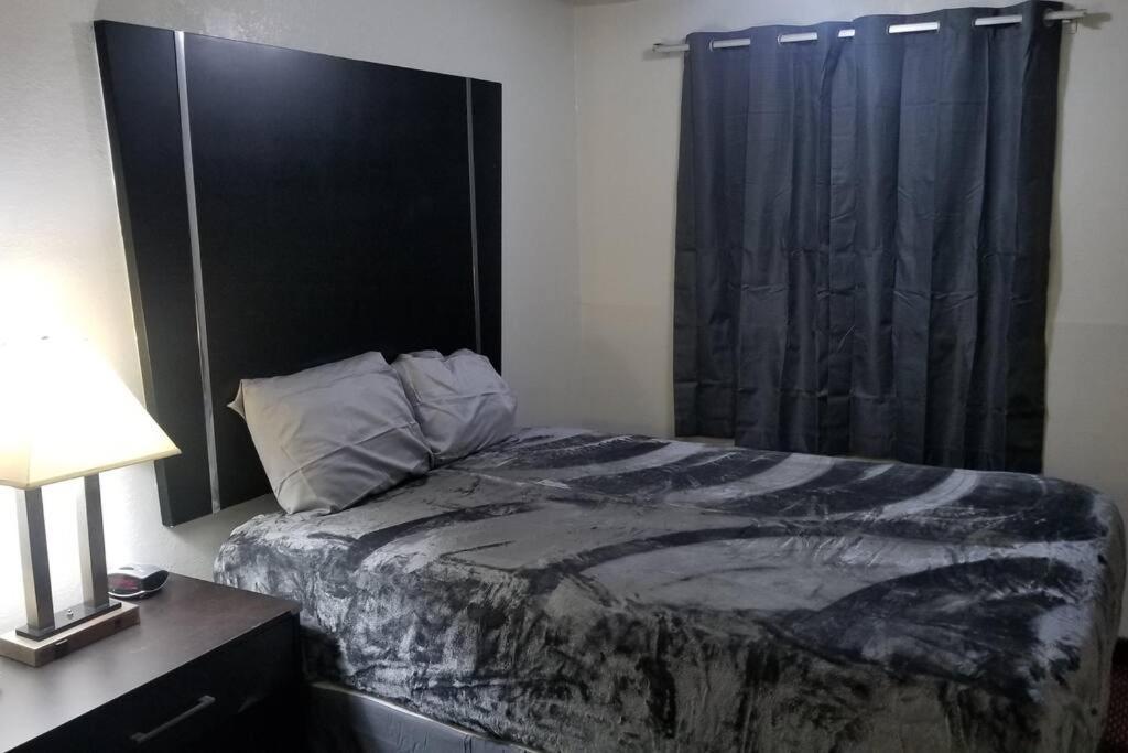 Osu Queen Hotel Room 118 Booking Stillwater Ngoại thất bức ảnh