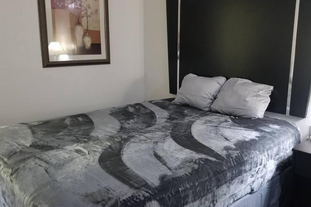 Osu Queen Hotel Room 118 Booking Stillwater Ngoại thất bức ảnh